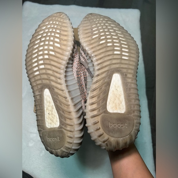 Used adidas Yeezy Boost 350 V2 Beluga Reflective - Picture 4 of 9